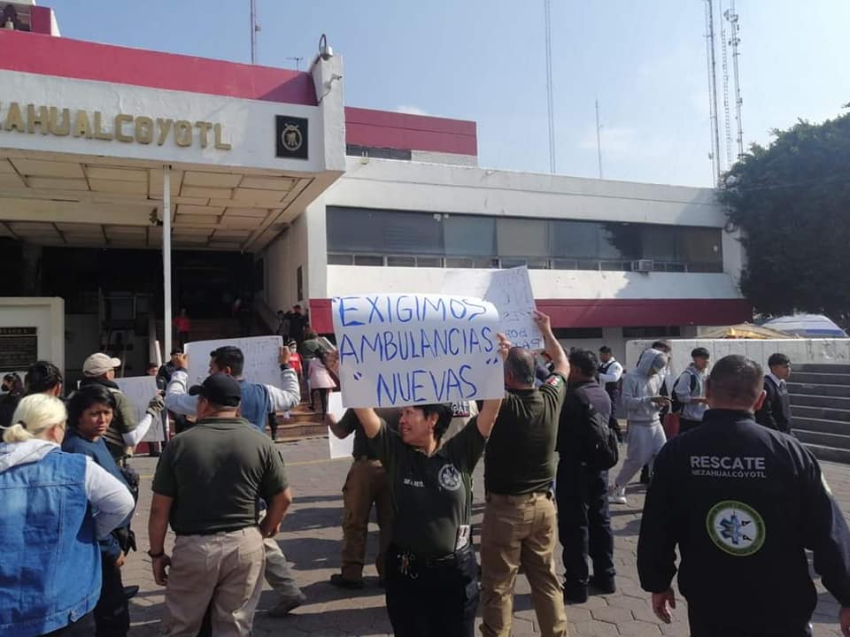 Paramédicos se manifestaron en Nezahualcóyotl