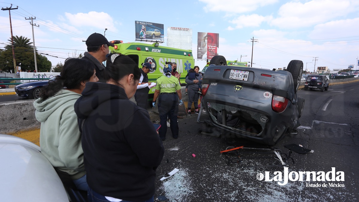 volcadura-en-paseo-tollocan-LaJornadaEstadoDeMexico