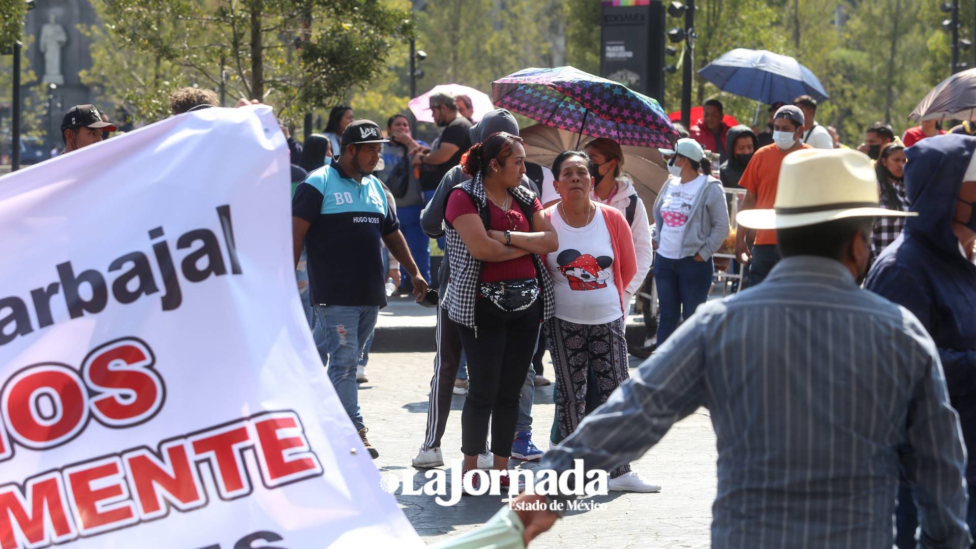 comerciantes-semifijos-del-centro-de-toluca-se-manifiestan-piden-que-los-dejen-trabajar